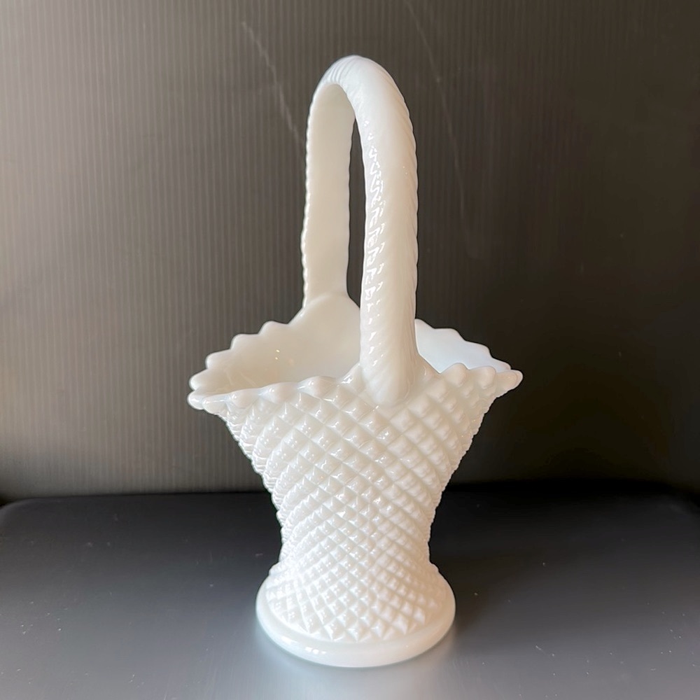 VTG Westmoreland 9” Handled Basket Diamond English Hobnail Round Base